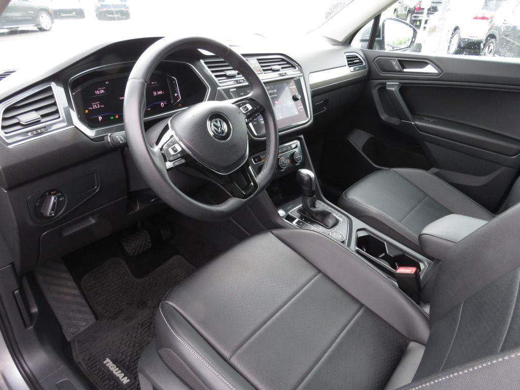 Used 2020 Silver Metallic Volkswagen 2.0T SEL image 19