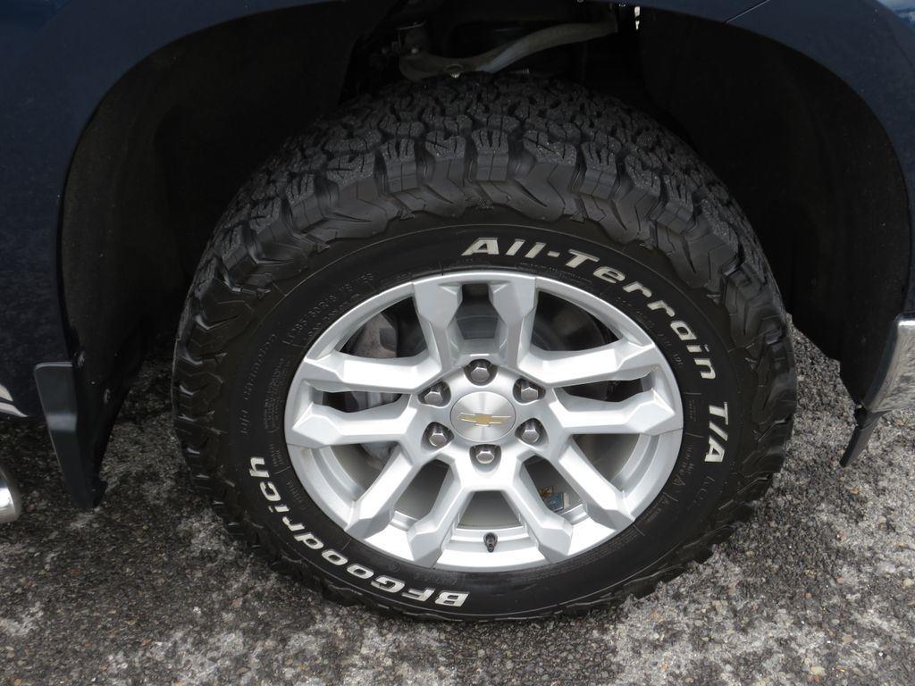 Used 2022 Blue Metallic Chevrolet LT image 15