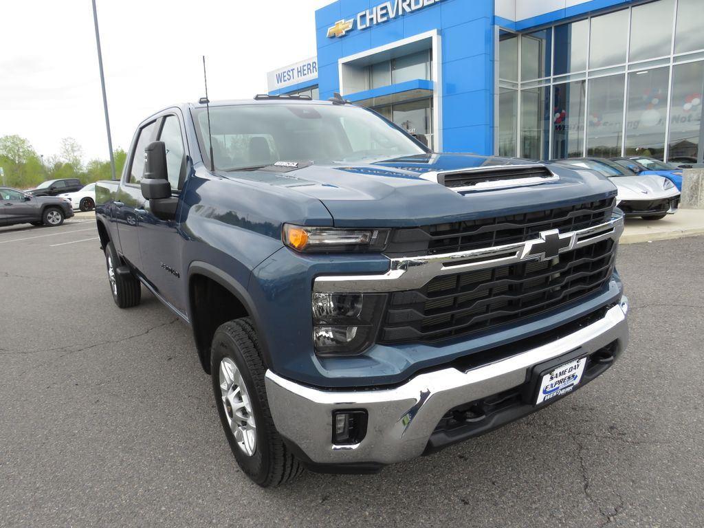 Used 2025 Lakeshore Blue Chevrolet LT image 3