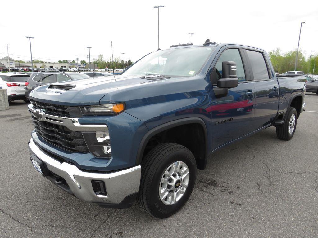Used 2025 Lakeshore Blue Chevrolet LT image 10