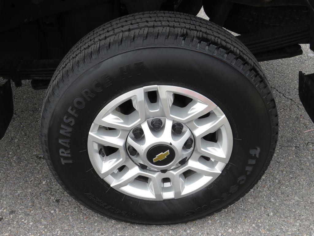 Used 2025 Lakeshore Blue Chevrolet LT image 12