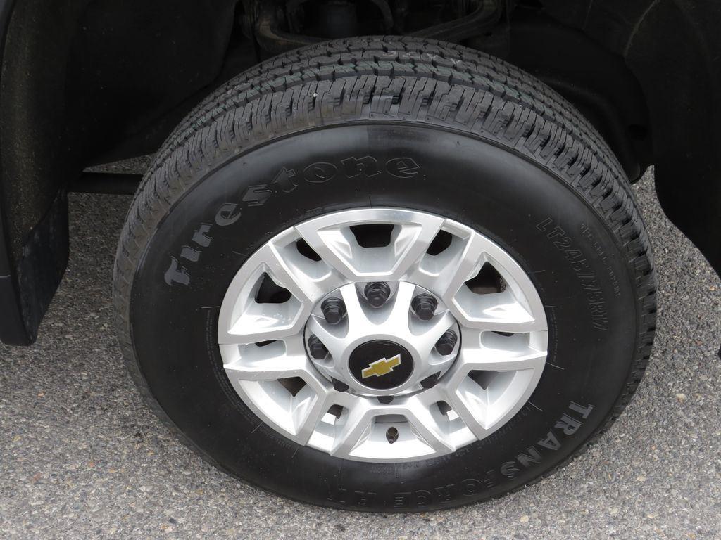 Used 2025 Lakeshore Blue Chevrolet LT image 13