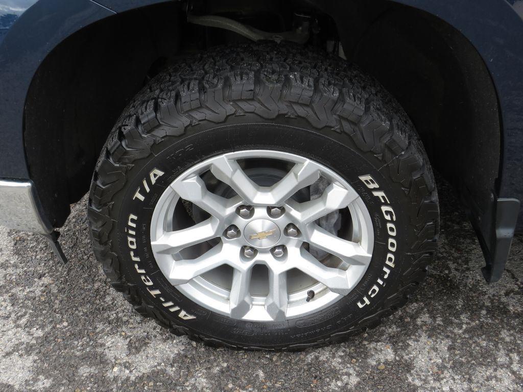 Used 2022 Blue Metallic Chevrolet LT image 12