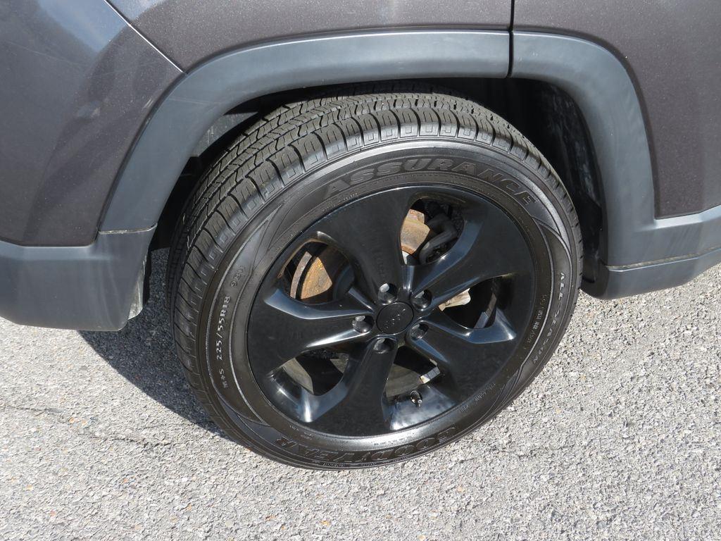 Used 2019 Granite Crystal Metallic Clear Jeep Altitude image 9