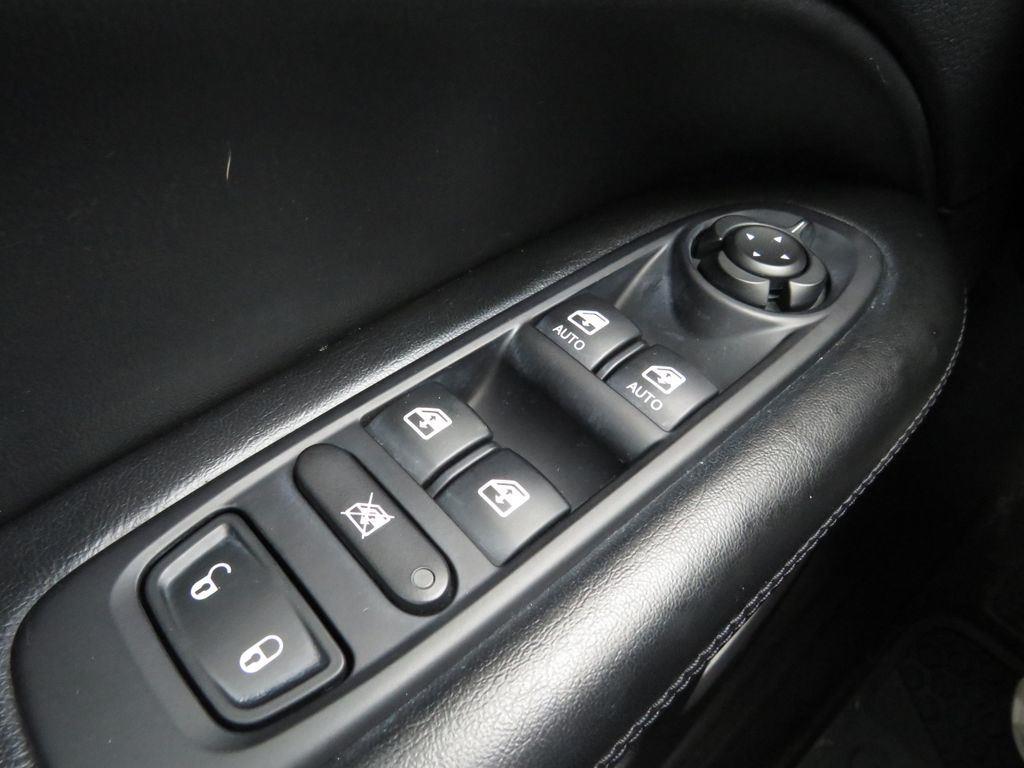 Used 2019 Granite Crystal Metallic Clear Jeep Altitude image 29