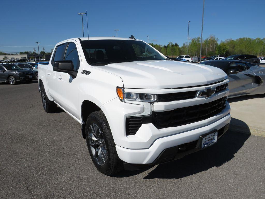 Used 2023 Summit White Chevrolet RST image 3