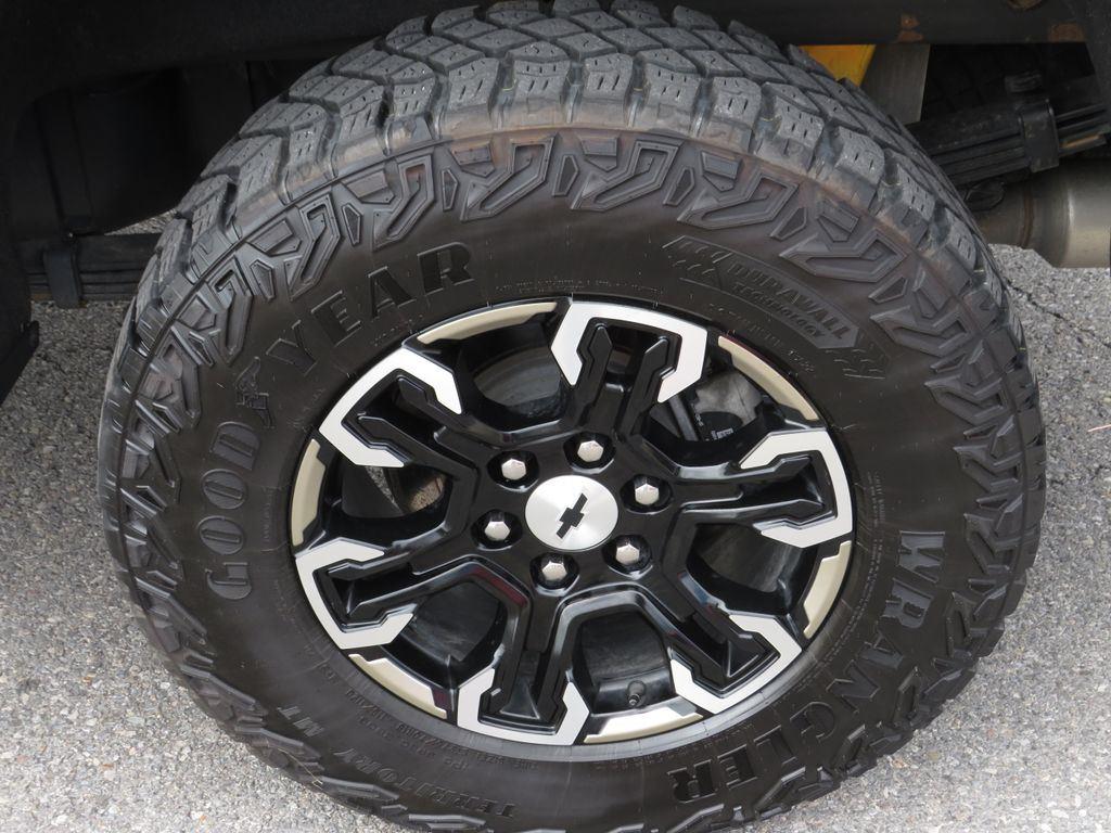 Used 2023 Ash Chevrolet ZR2 image 13