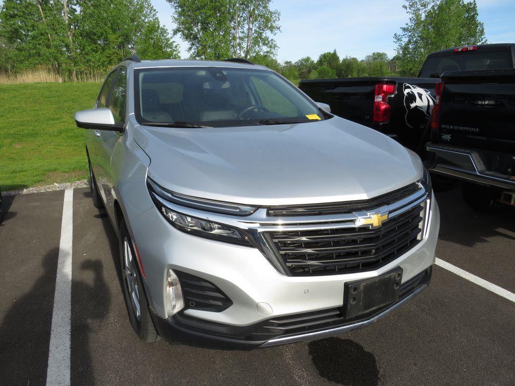 Used 2022 Silver Ice Metallic Chevrolet LT image 4