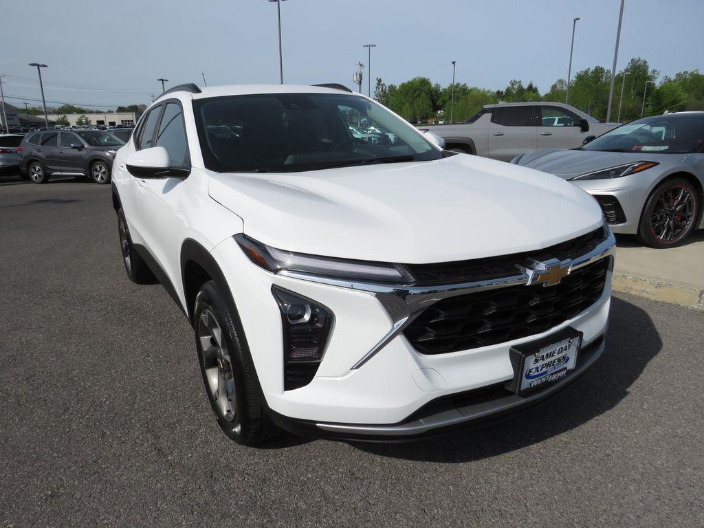 Used 2024 Summit White Chevrolet LT image 3