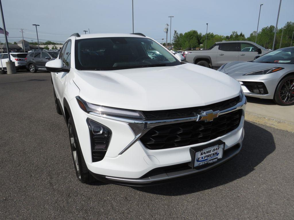 Used 2024 Summit White Chevrolet LT image 4
