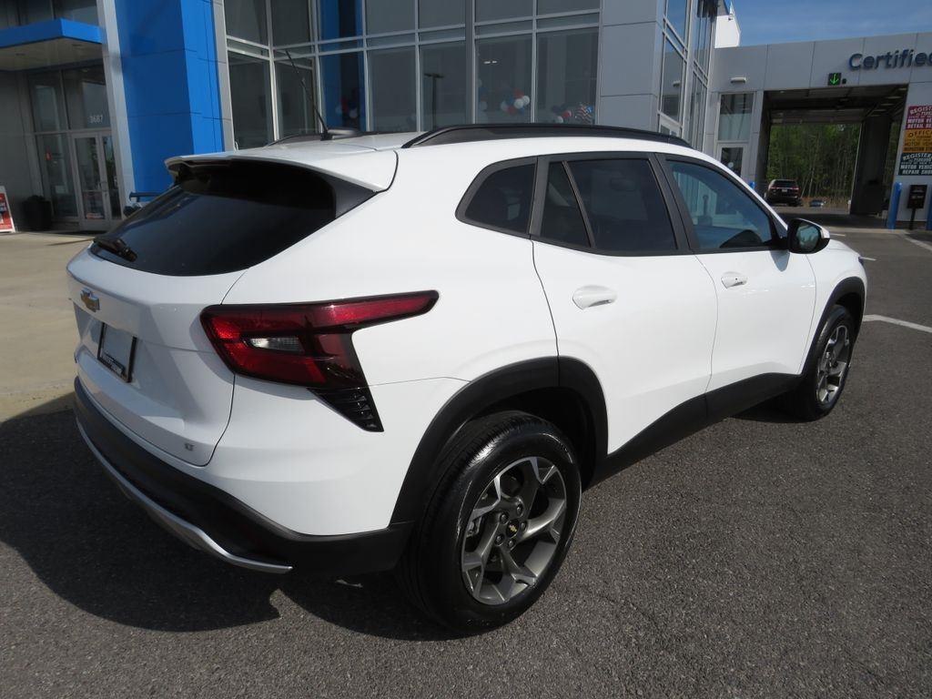 Used 2024 Summit White Chevrolet LT image 7