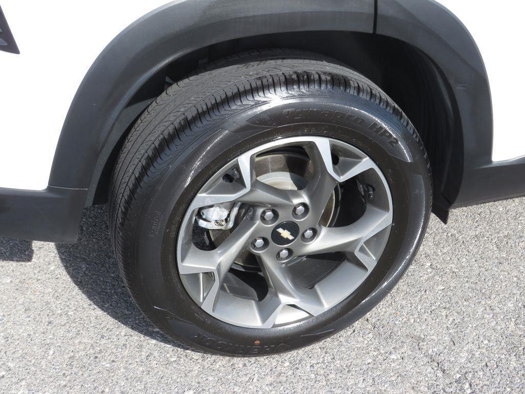 Used 2024 Summit White Chevrolet LT image 10