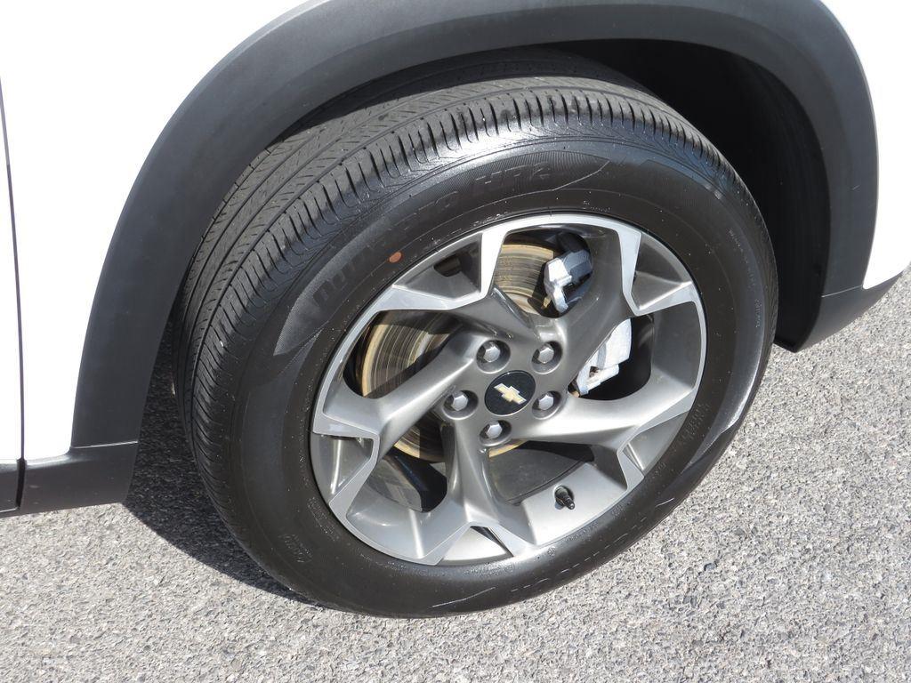 Used 2024 Summit White Chevrolet LT image 11