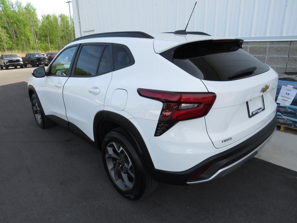 Used 2024 Summit White Chevrolet LT image 16
