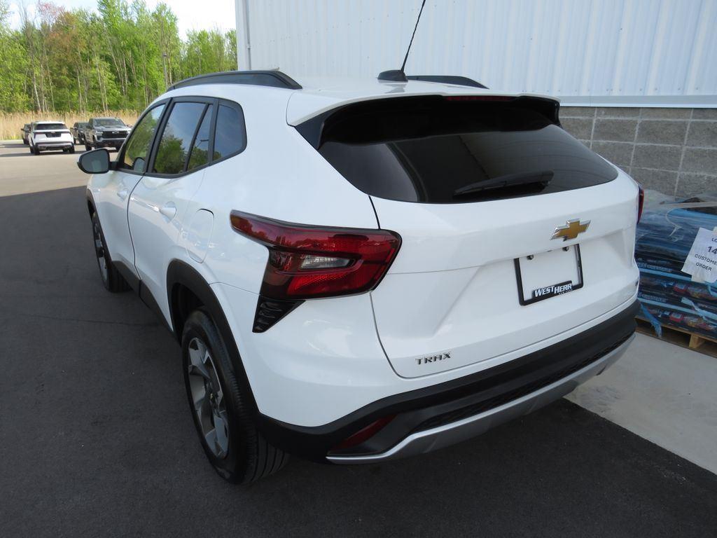 Used 2024 Summit White Chevrolet LT image 17