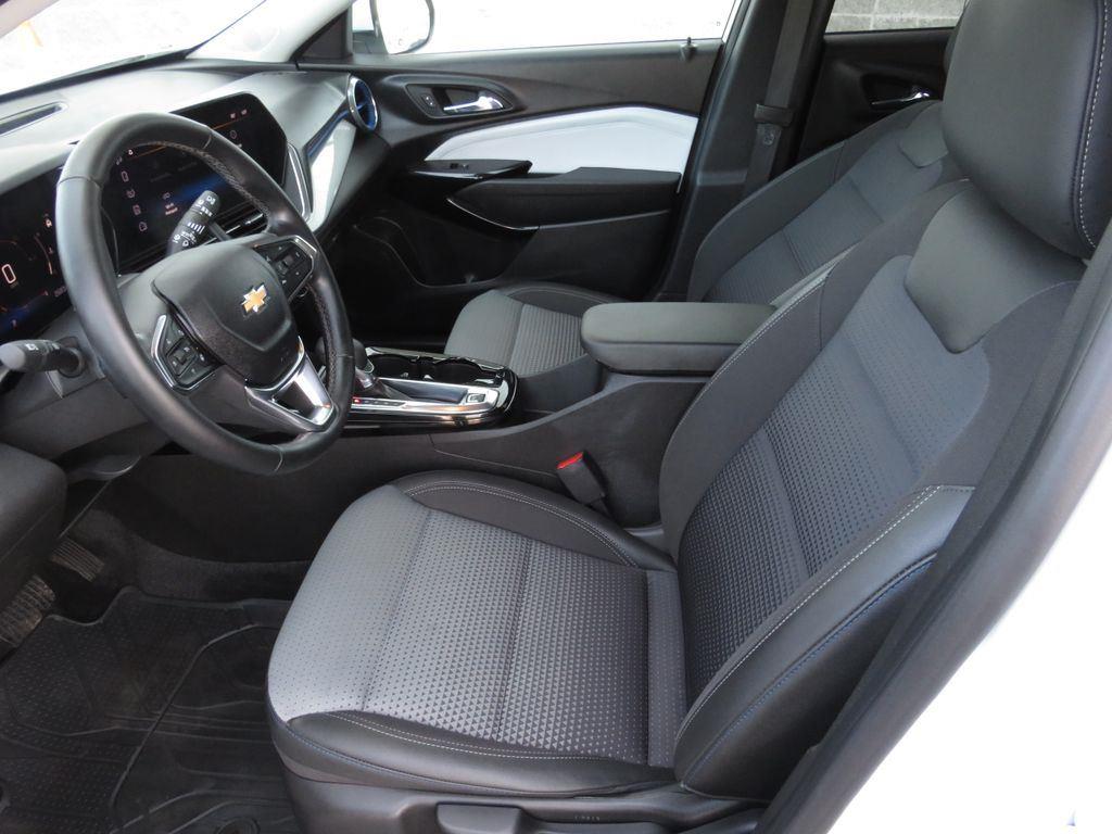 Used 2024 Summit White Chevrolet LT image 18