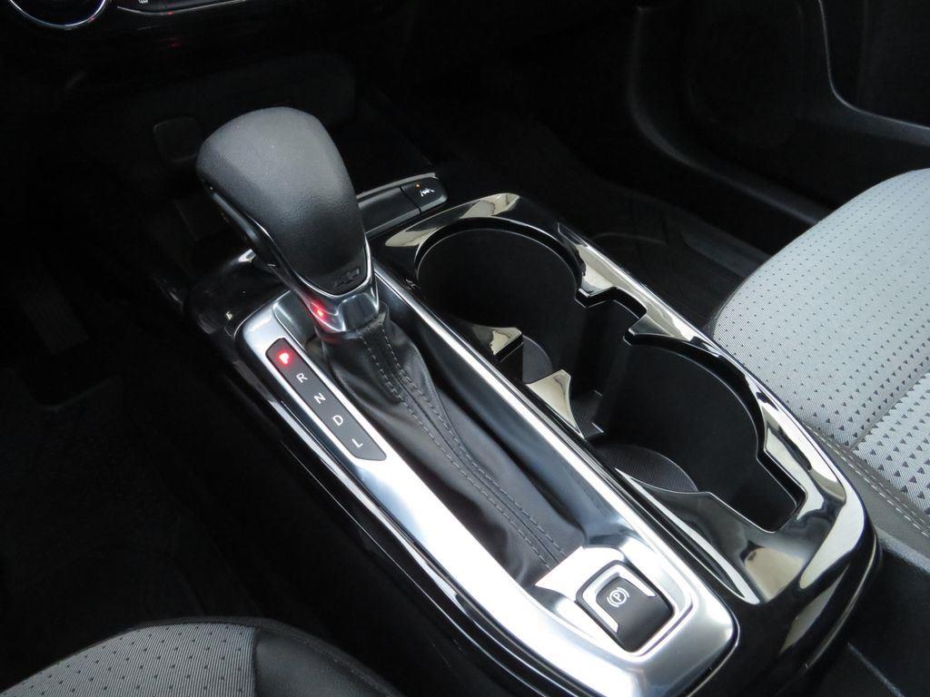 Used 2024 Summit White Chevrolet LT image 28