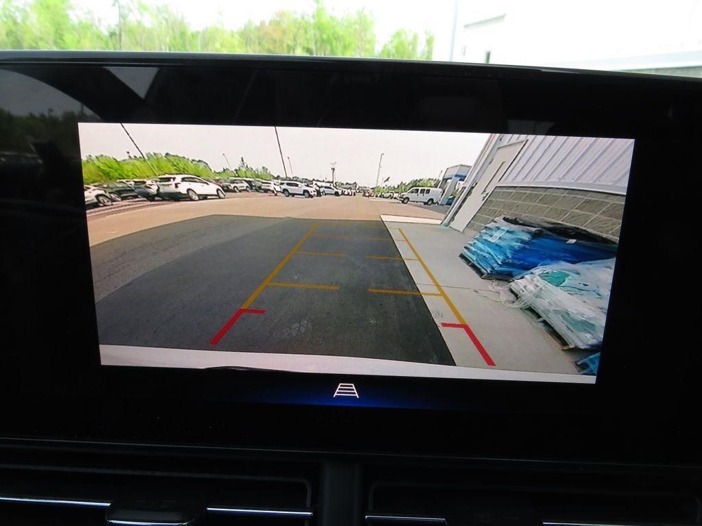 Used 2024 Summit White Chevrolet LT image 29