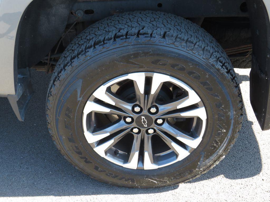 Used 2021 Steel Metallic Chevrolet Z71 image 18