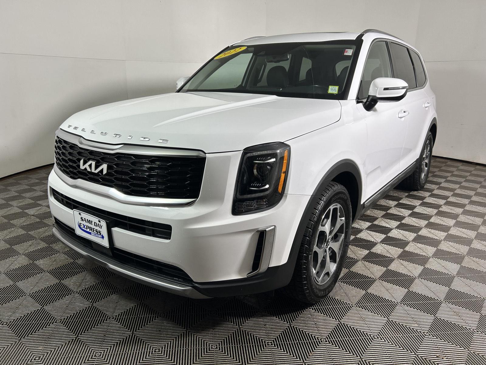 Used 2022 White Pearl Kia EX image 10