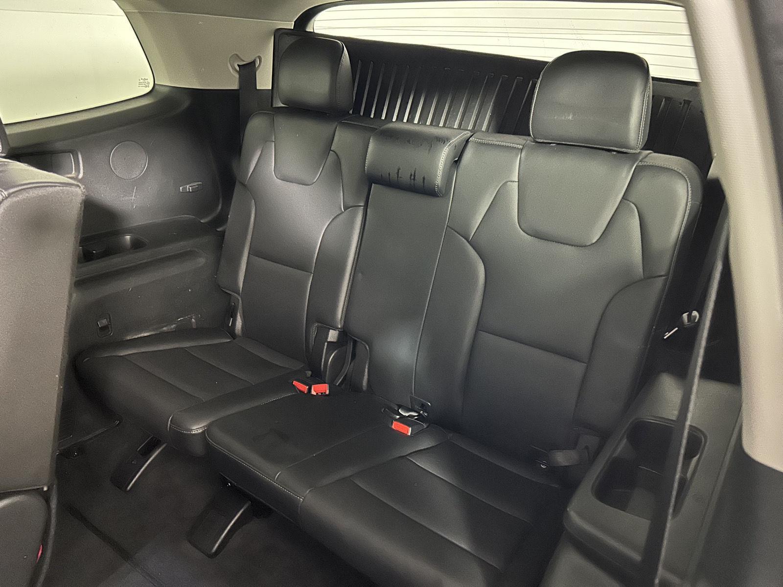 Used 2022 White Pearl Kia EX image 16