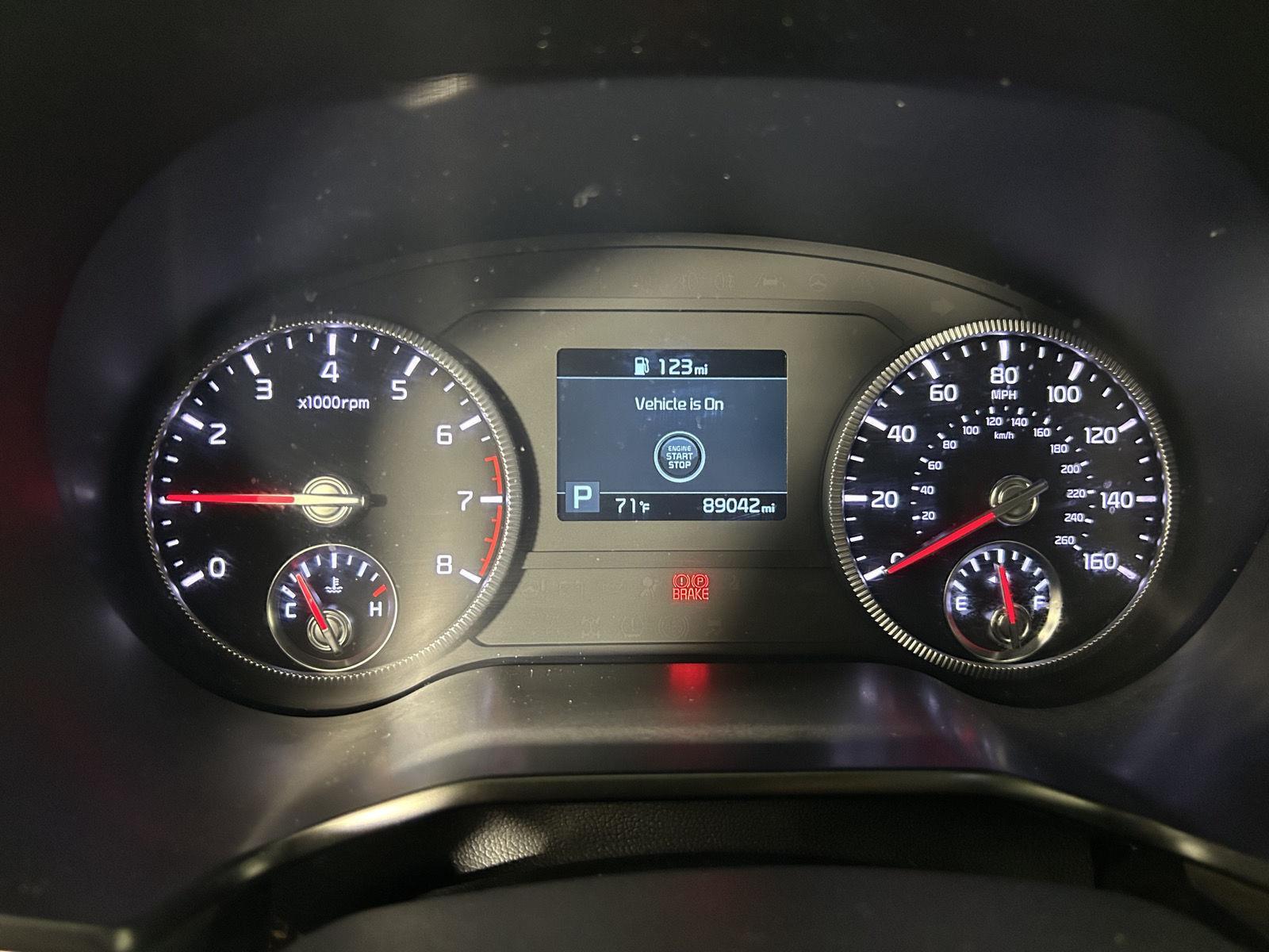 Used 2022 White Pearl Kia EX image 17
