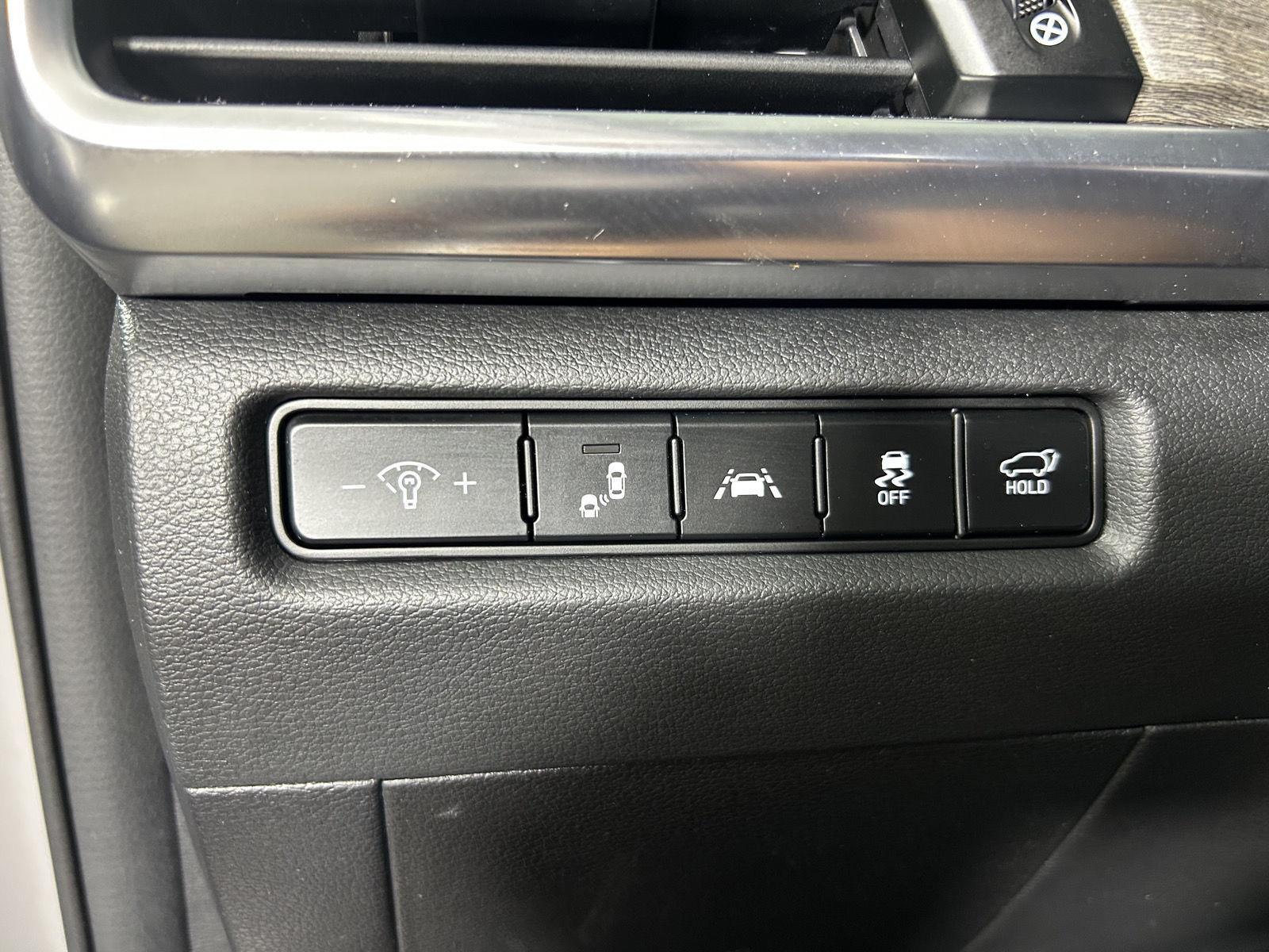 Used 2022 White Pearl Kia EX image 20