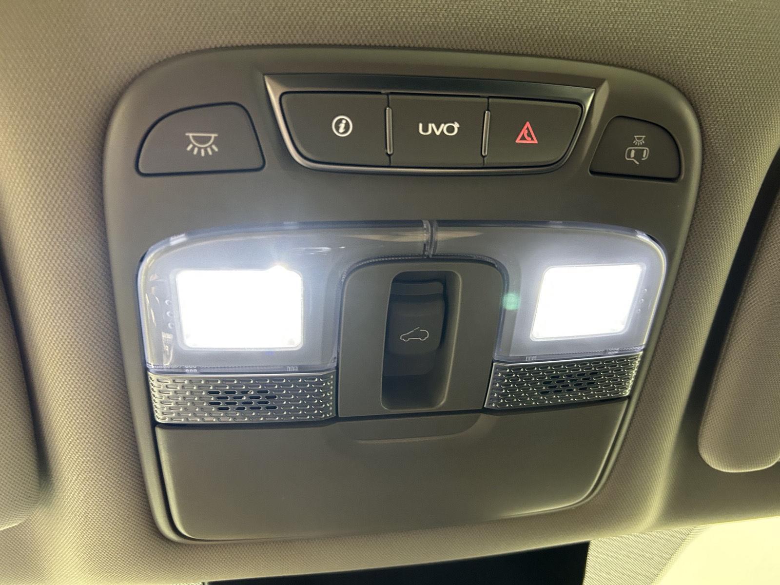 Used 2022 White Pearl Kia EX image 29