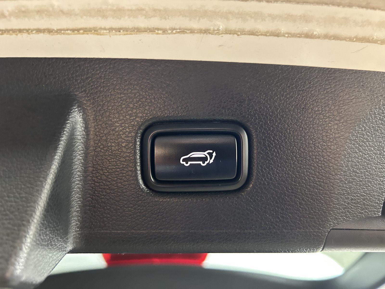 Used 2022 White Pearl Kia EX image 34