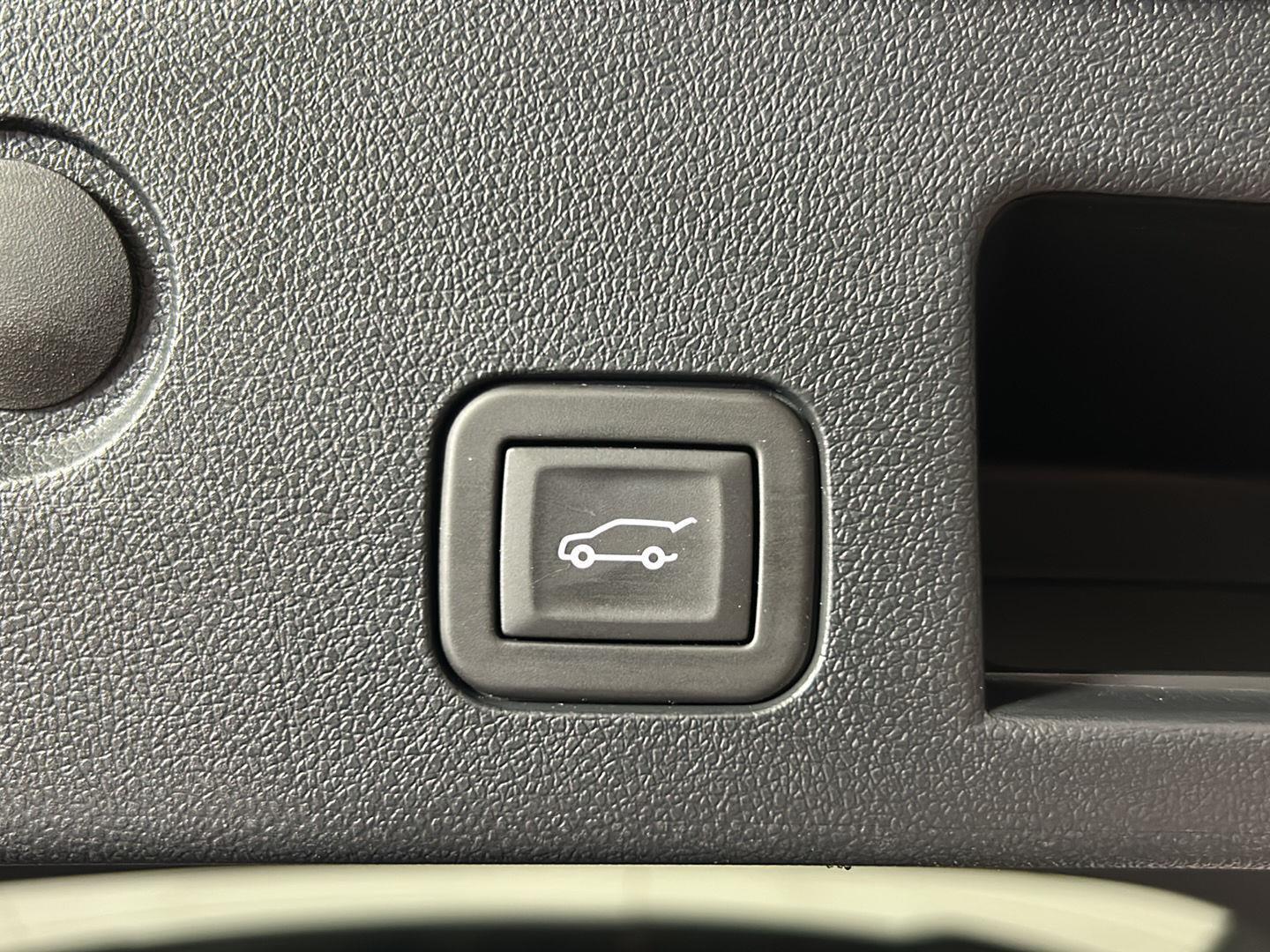 Used 2025 Mosaic Black Metallic Chevrolet AWD RS image 8