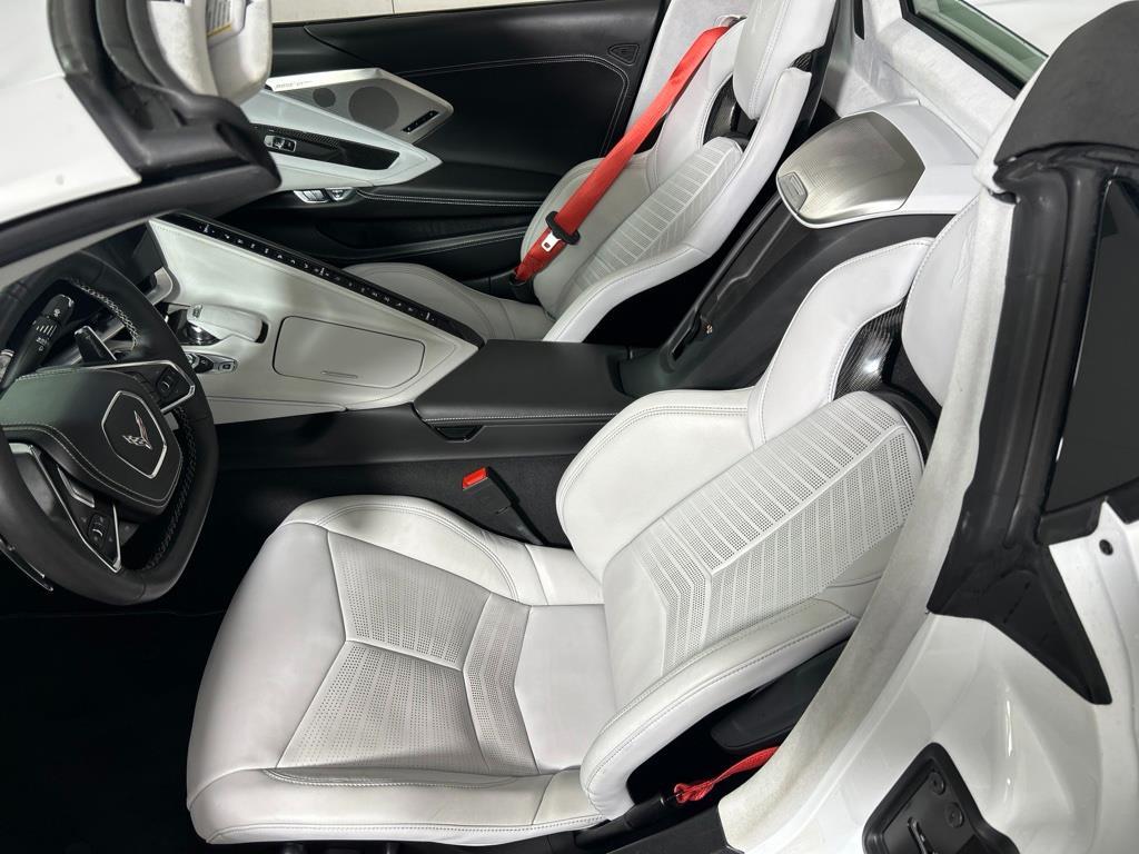 Used 2021 Arctic White Chevrolet 3LT image 19