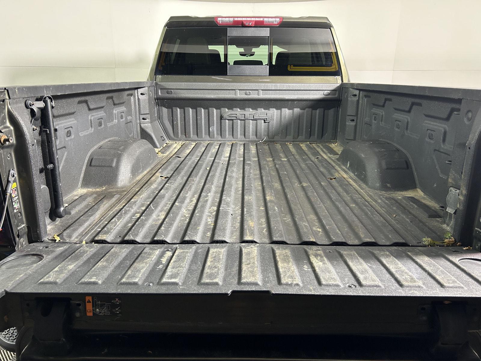 Used 2022 Forest Metallic GMC AT4 image 9