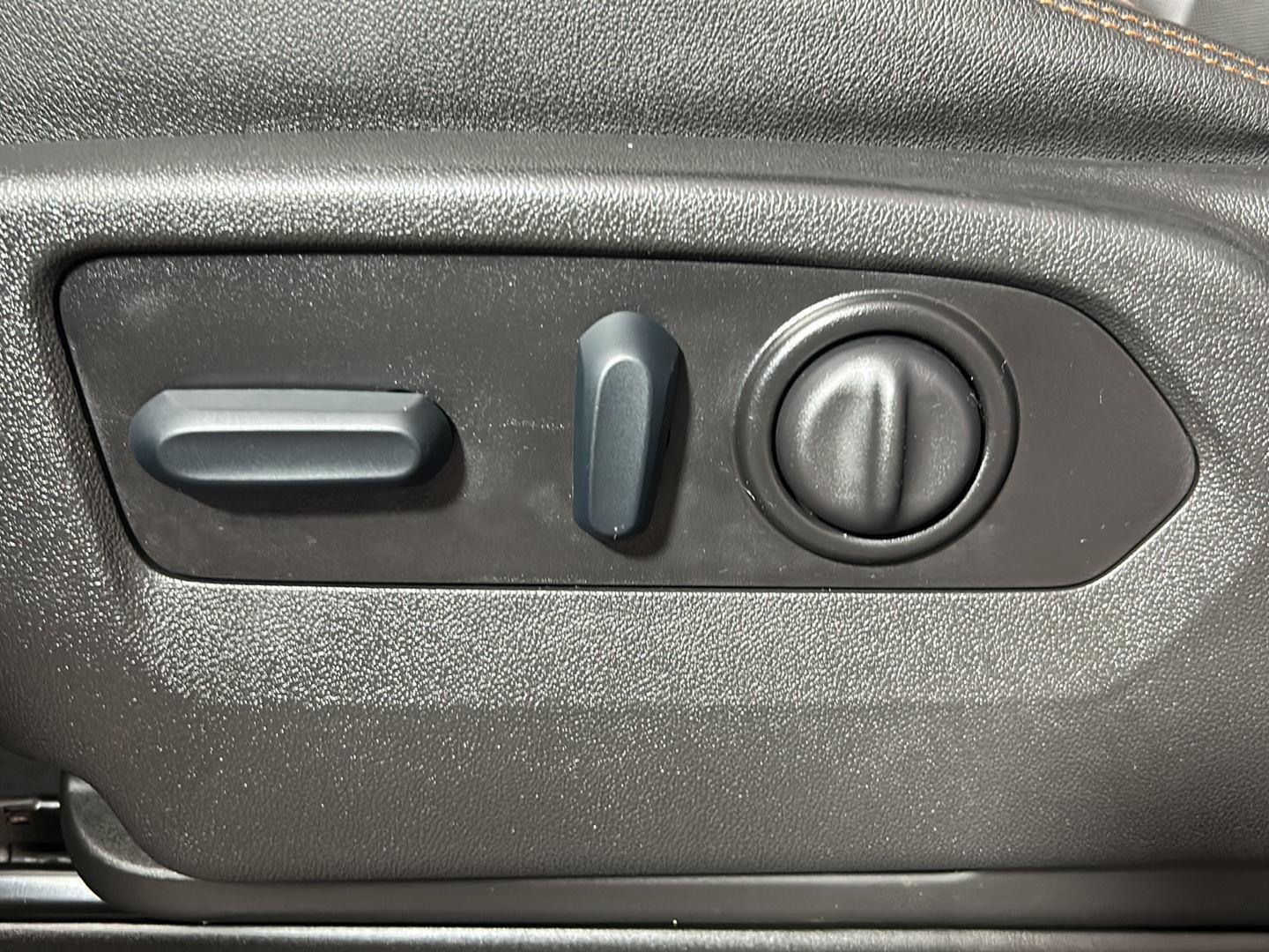 Used 2022 Forest Metallic GMC AT4 image 15