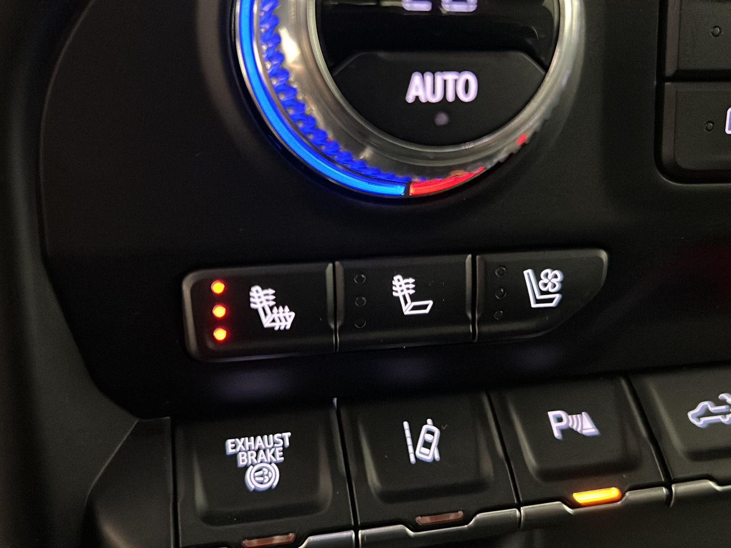 Used 2022 Forest Metallic GMC AT4 image 31