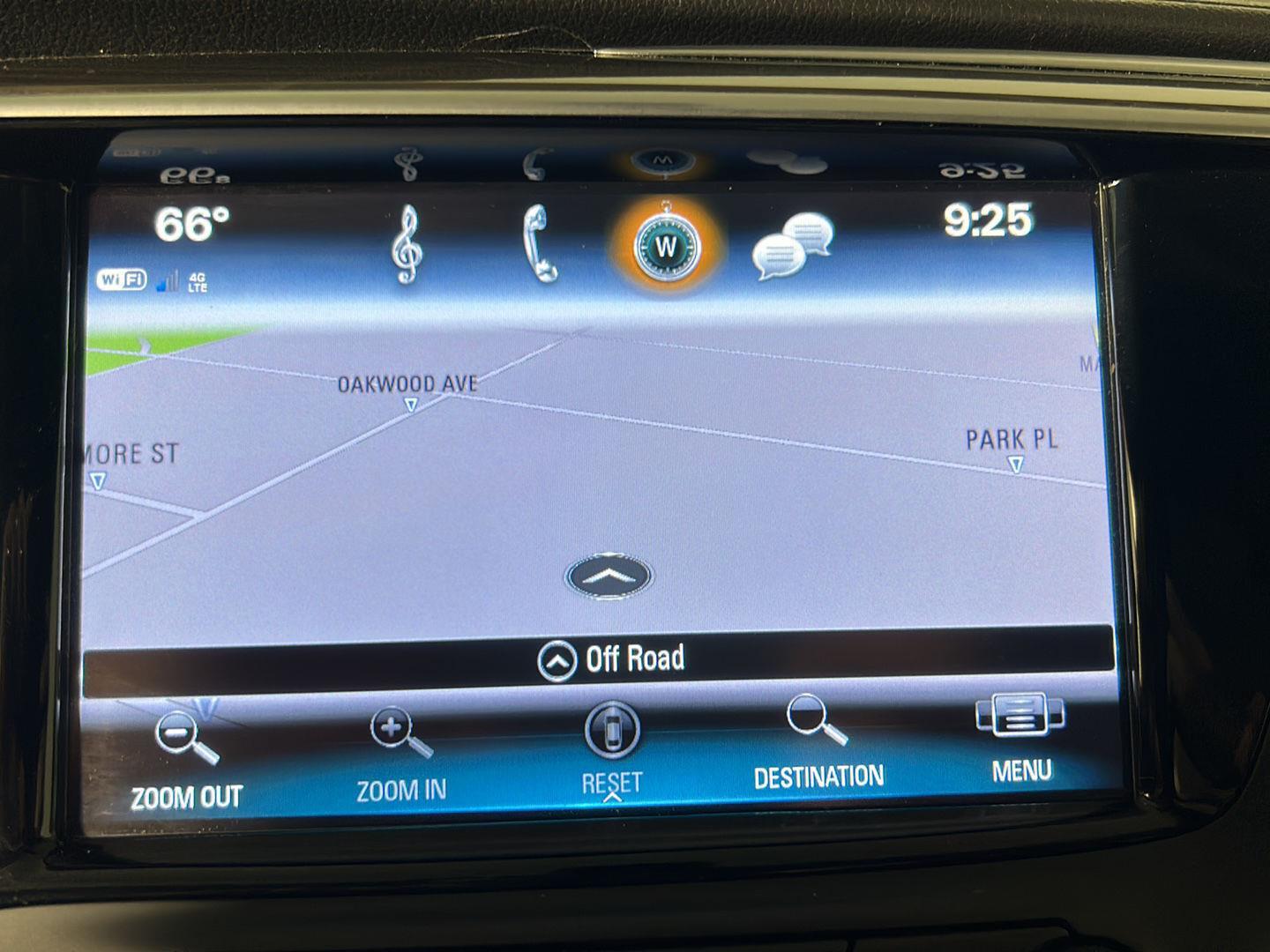 Used 2020 Espresso Buick Essence image 19