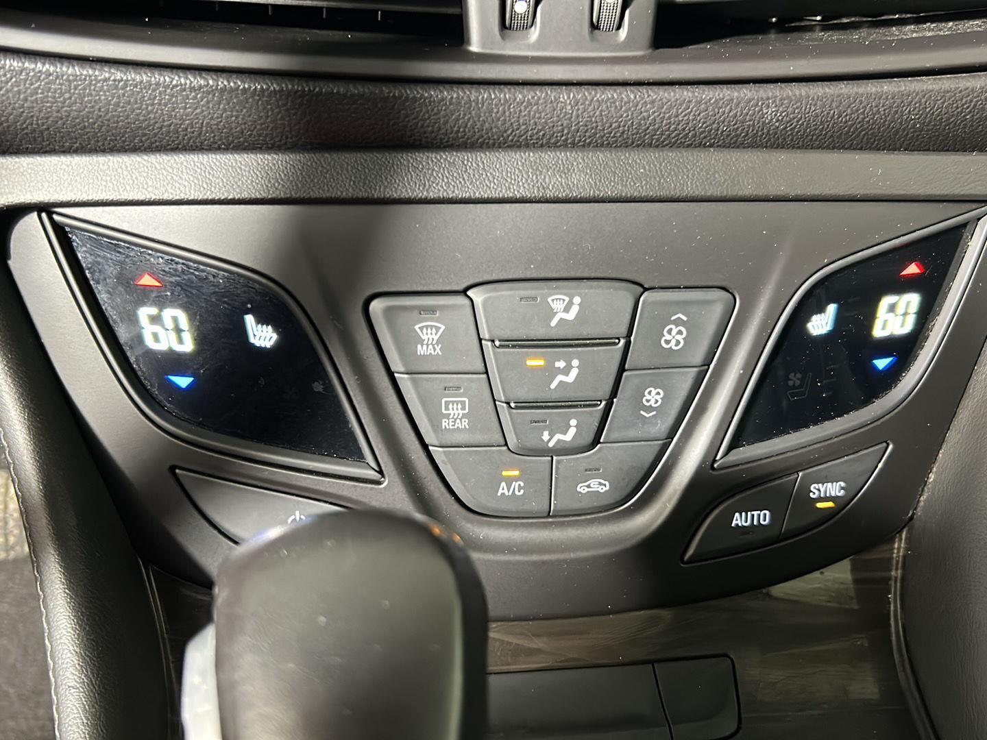 Used 2020 Espresso Buick Essence image 23