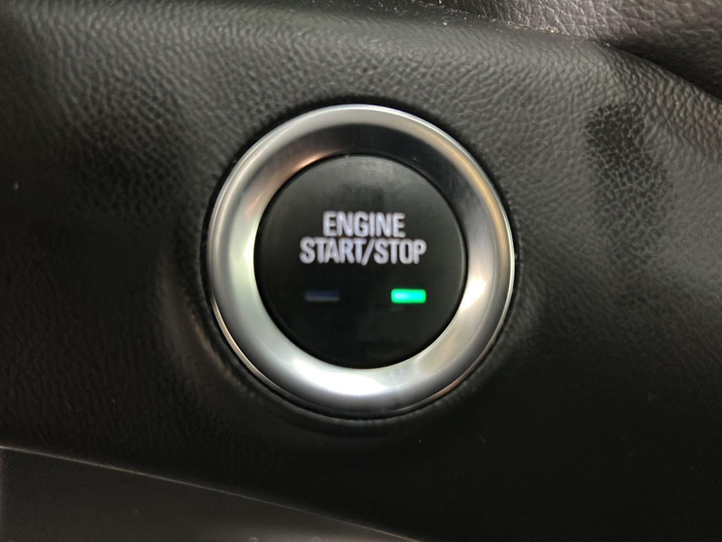 Used 2022 Marine Metallic GMC Denali image 28