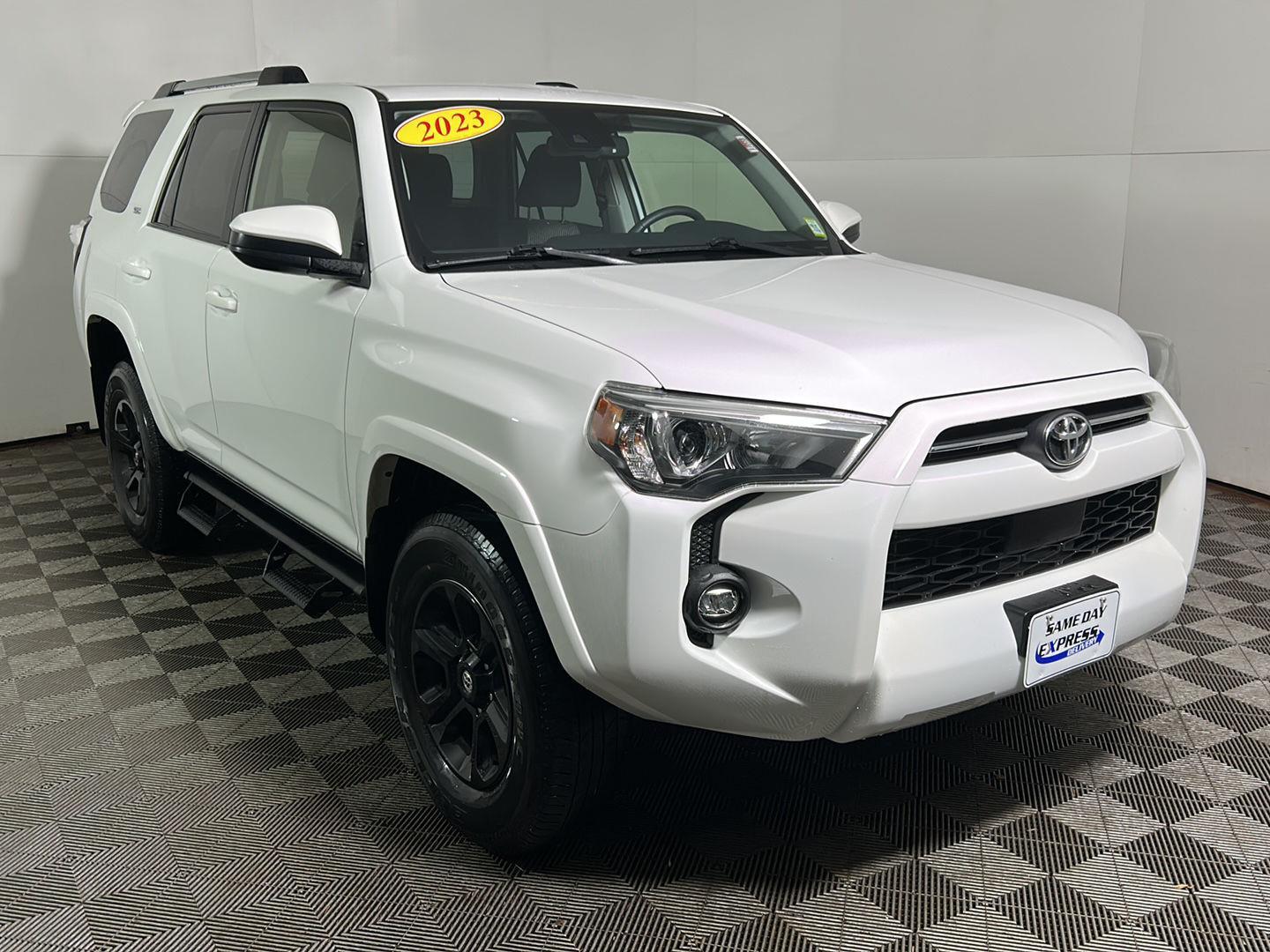 Used 2023 Ice Cap Toyota SR5 image 4