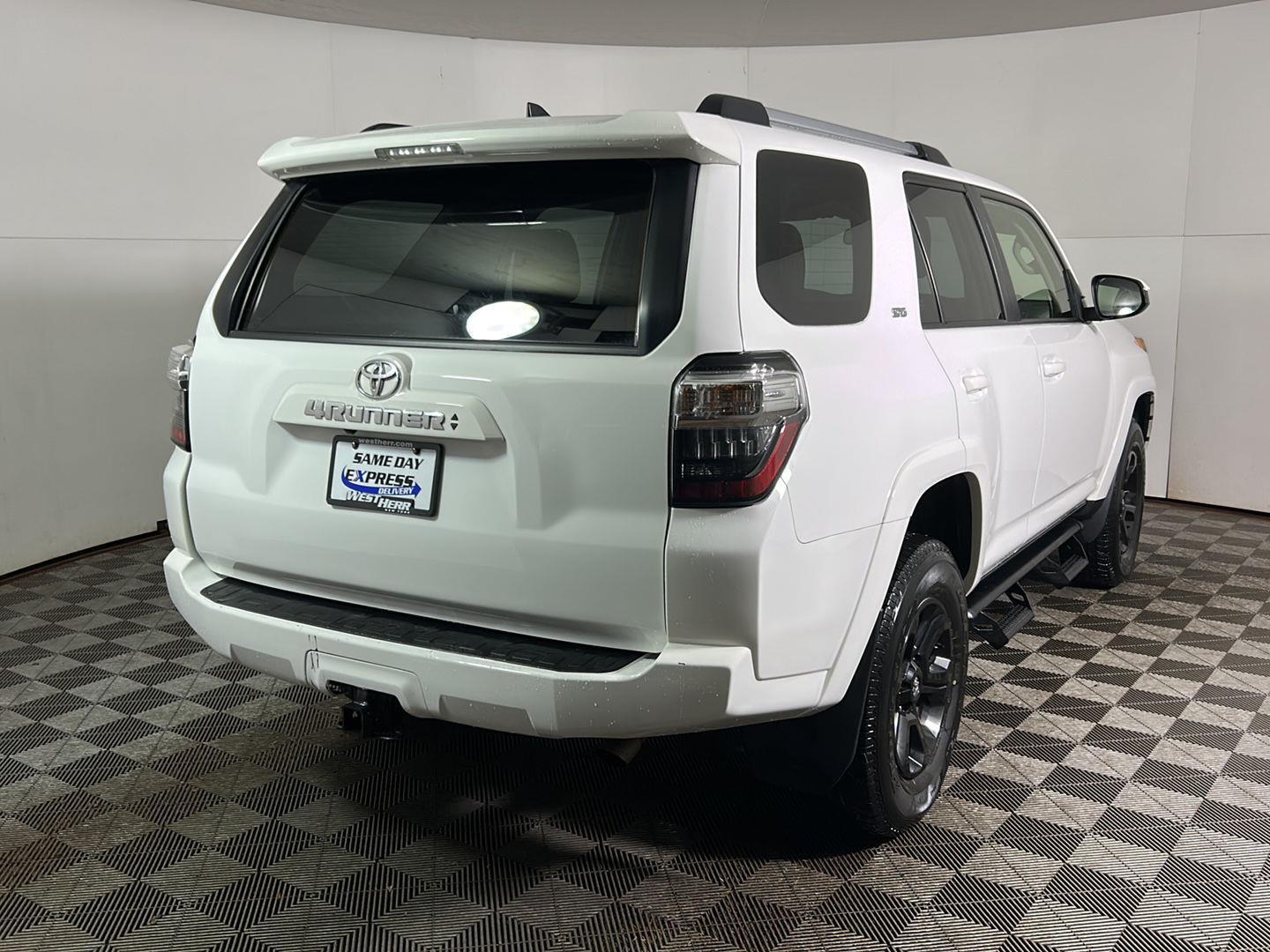 Used 2023 Ice Cap Toyota SR5 image 6
