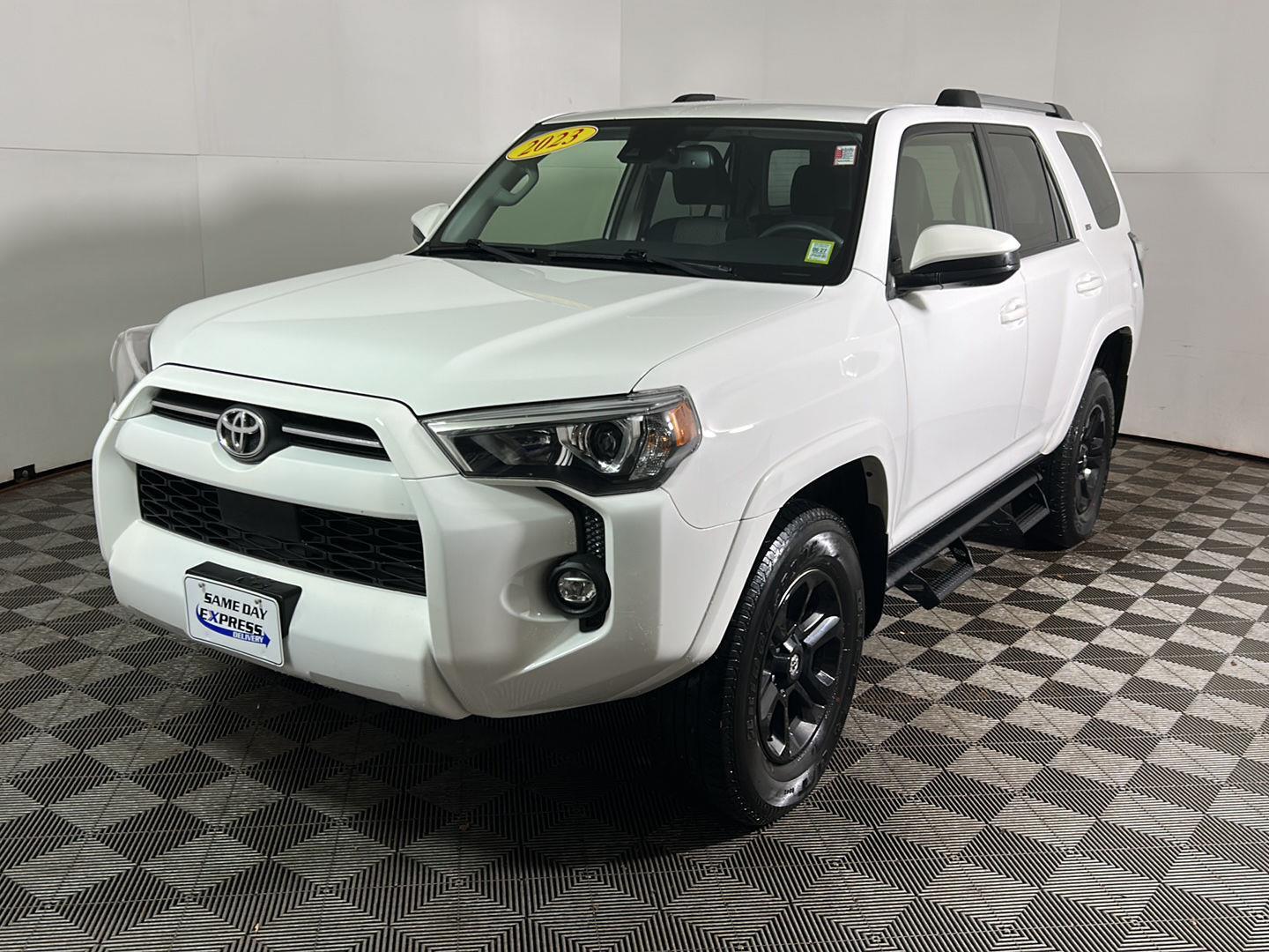 Used 2023 Ice Cap Toyota SR5 image 10