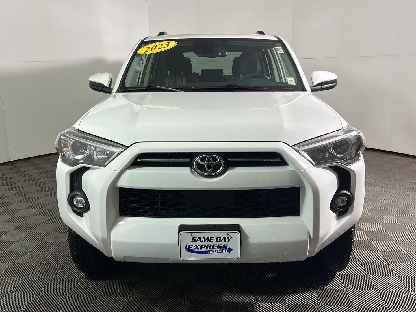 Used 2023 Ice Cap Toyota SR5 image 11