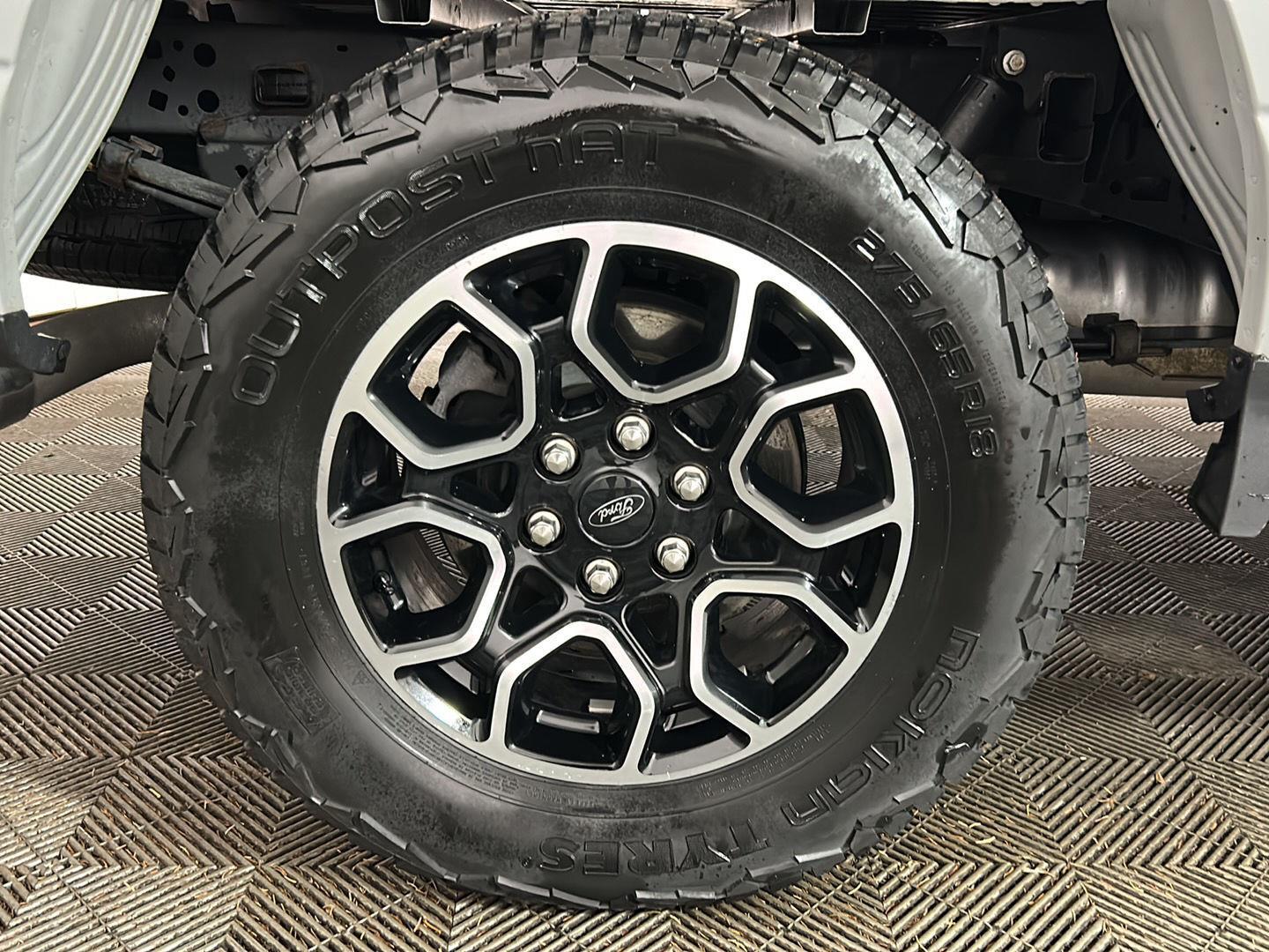 Used 2023 Avalanche Gray Ford XLT image 2