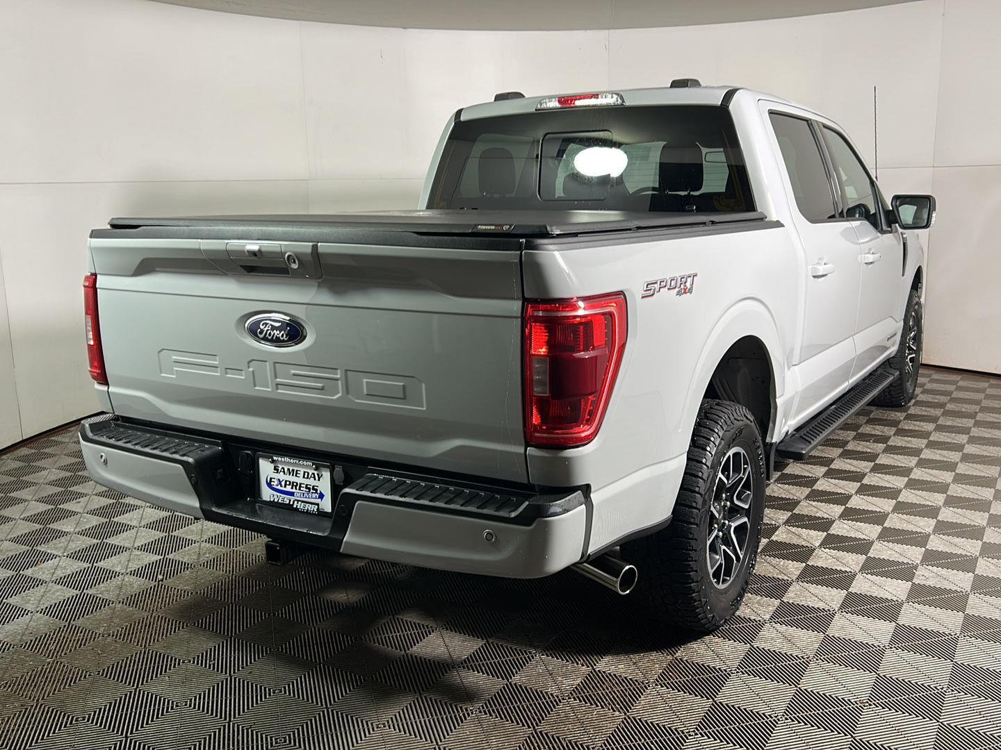 Used 2023 Avalanche Gray Ford XLT image 5