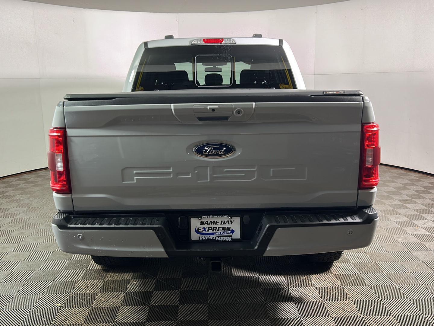 Used 2023 Avalanche Gray Ford XLT image 6