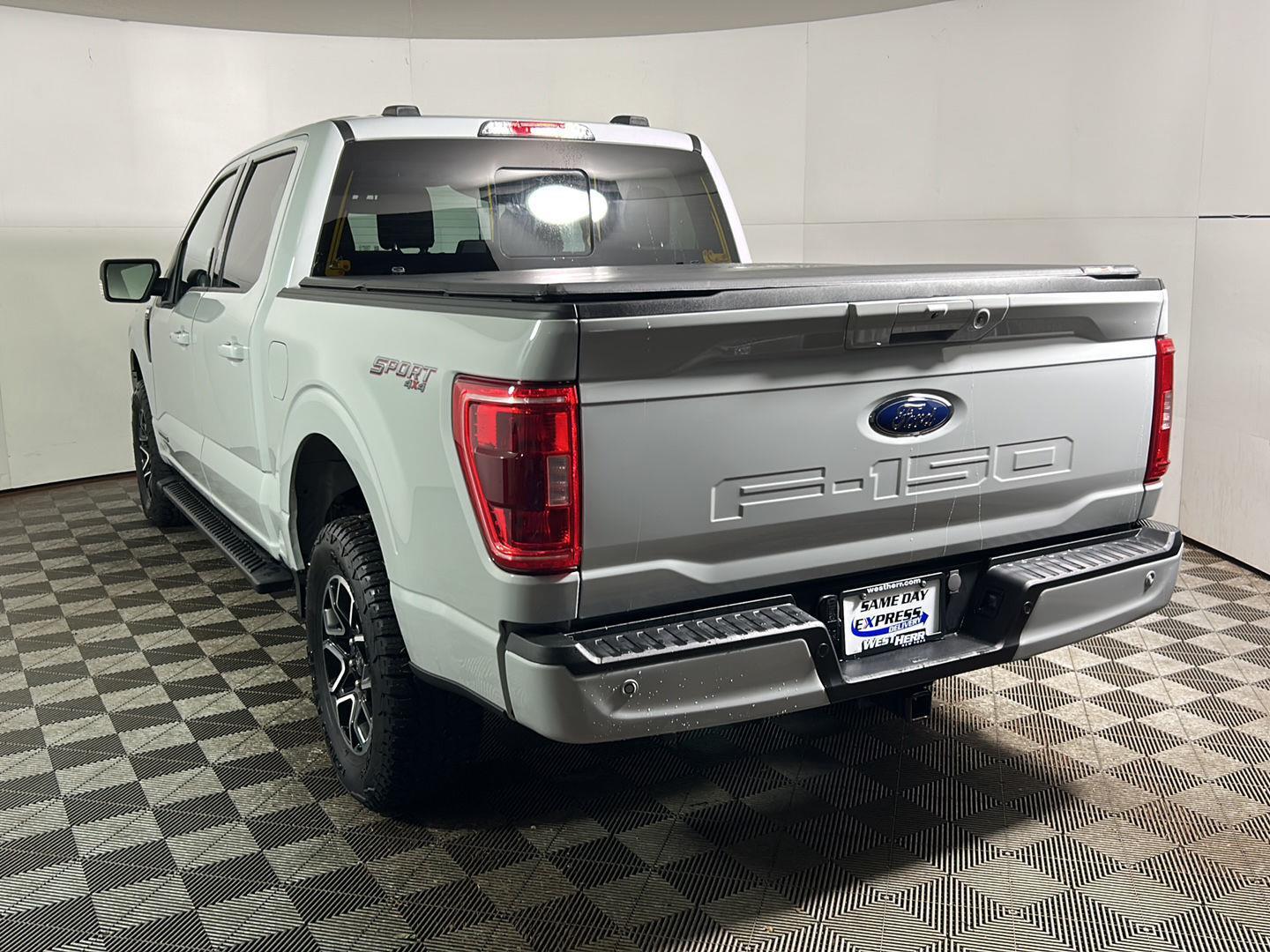 Used 2023 Avalanche Gray Ford XLT image 8