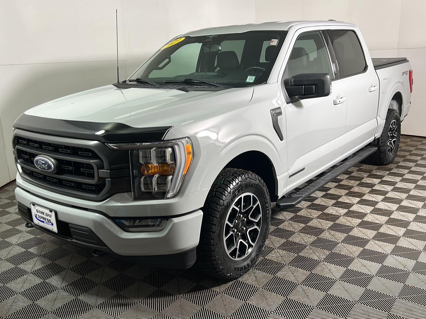 Used 2023 Avalanche Gray Ford XLT image 9