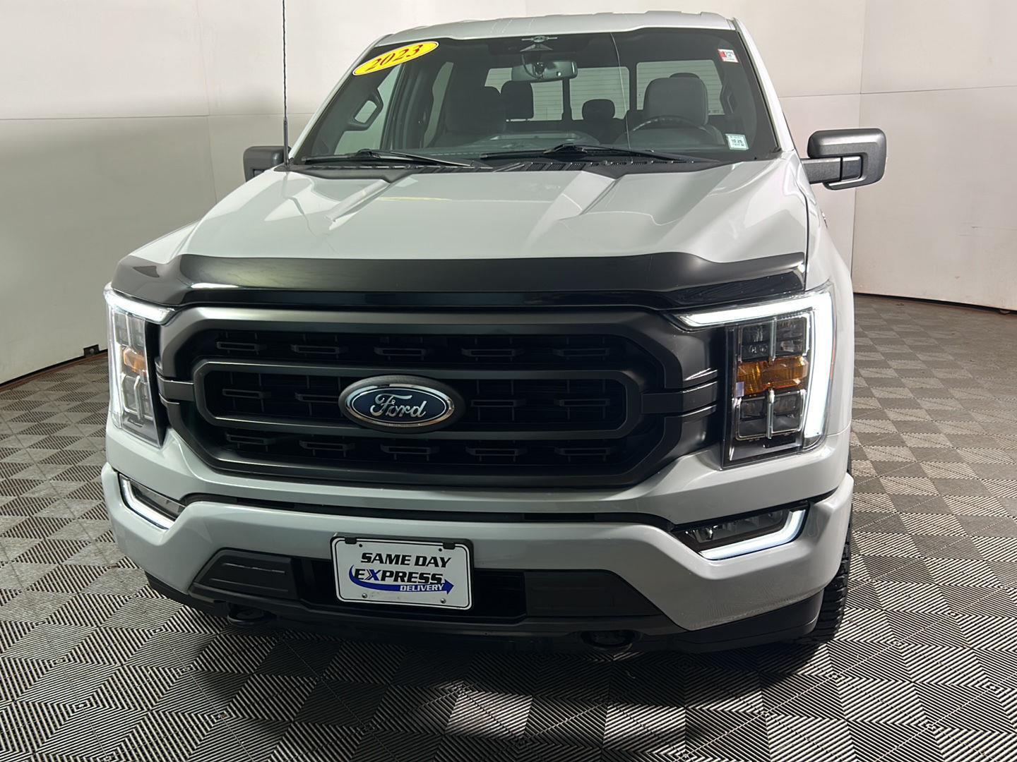 Used 2023 Avalanche Gray Ford XLT image 10