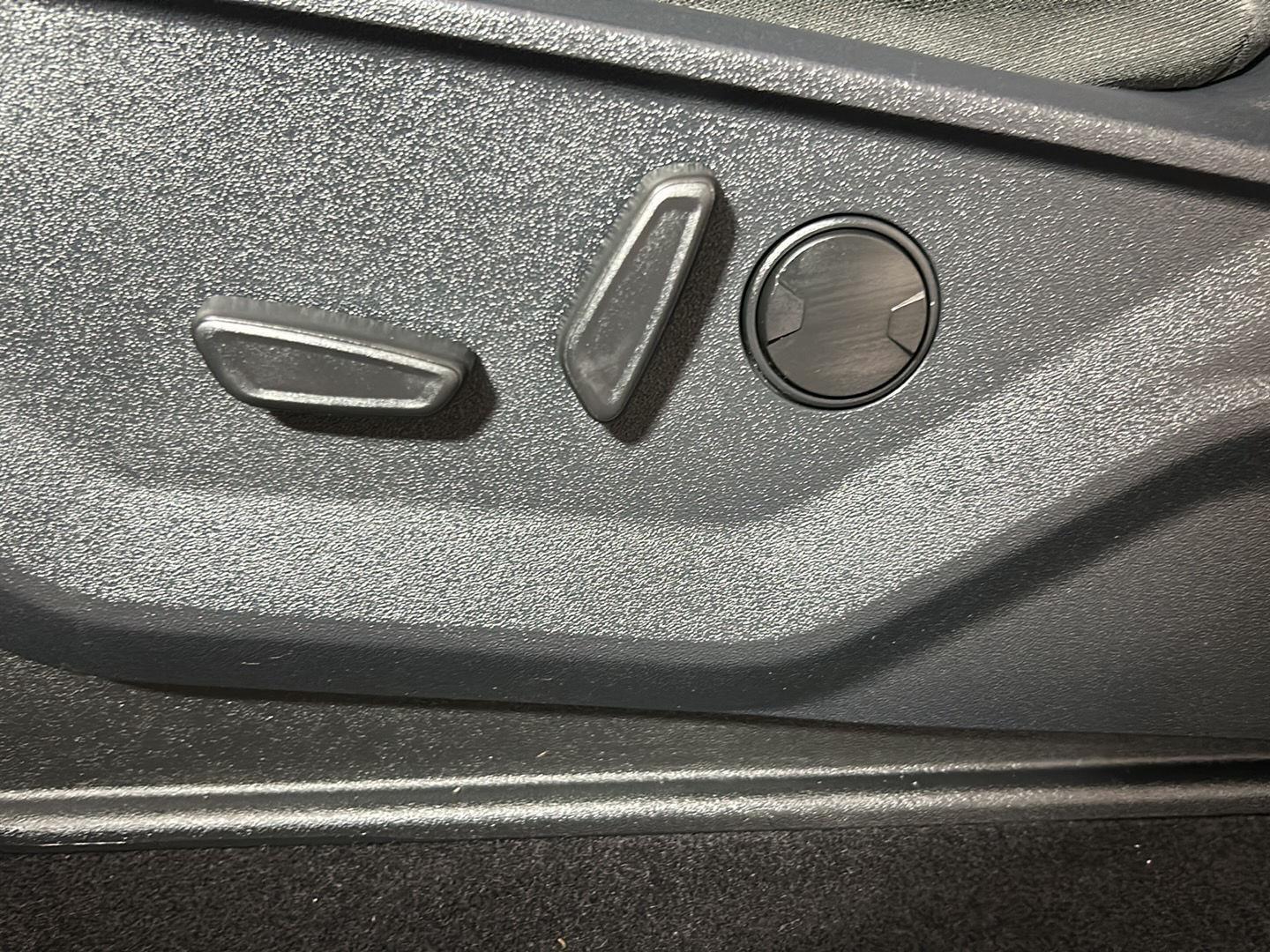Used 2023 Avalanche Gray Ford XLT image 13