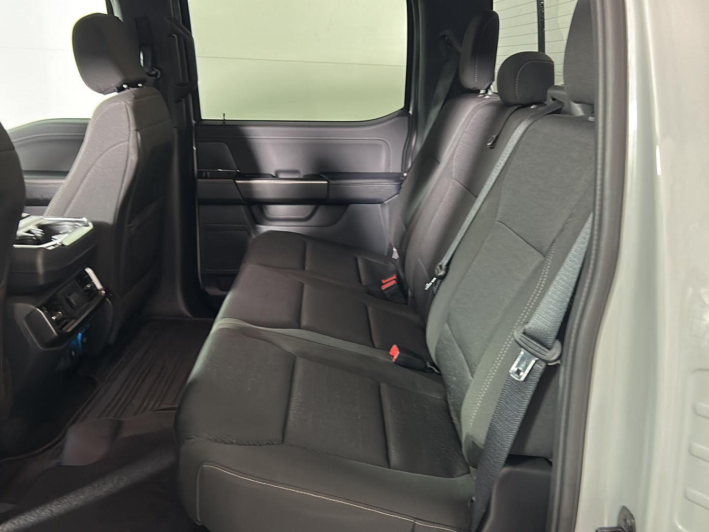 Used 2023 Avalanche Gray Ford XLT image 14
