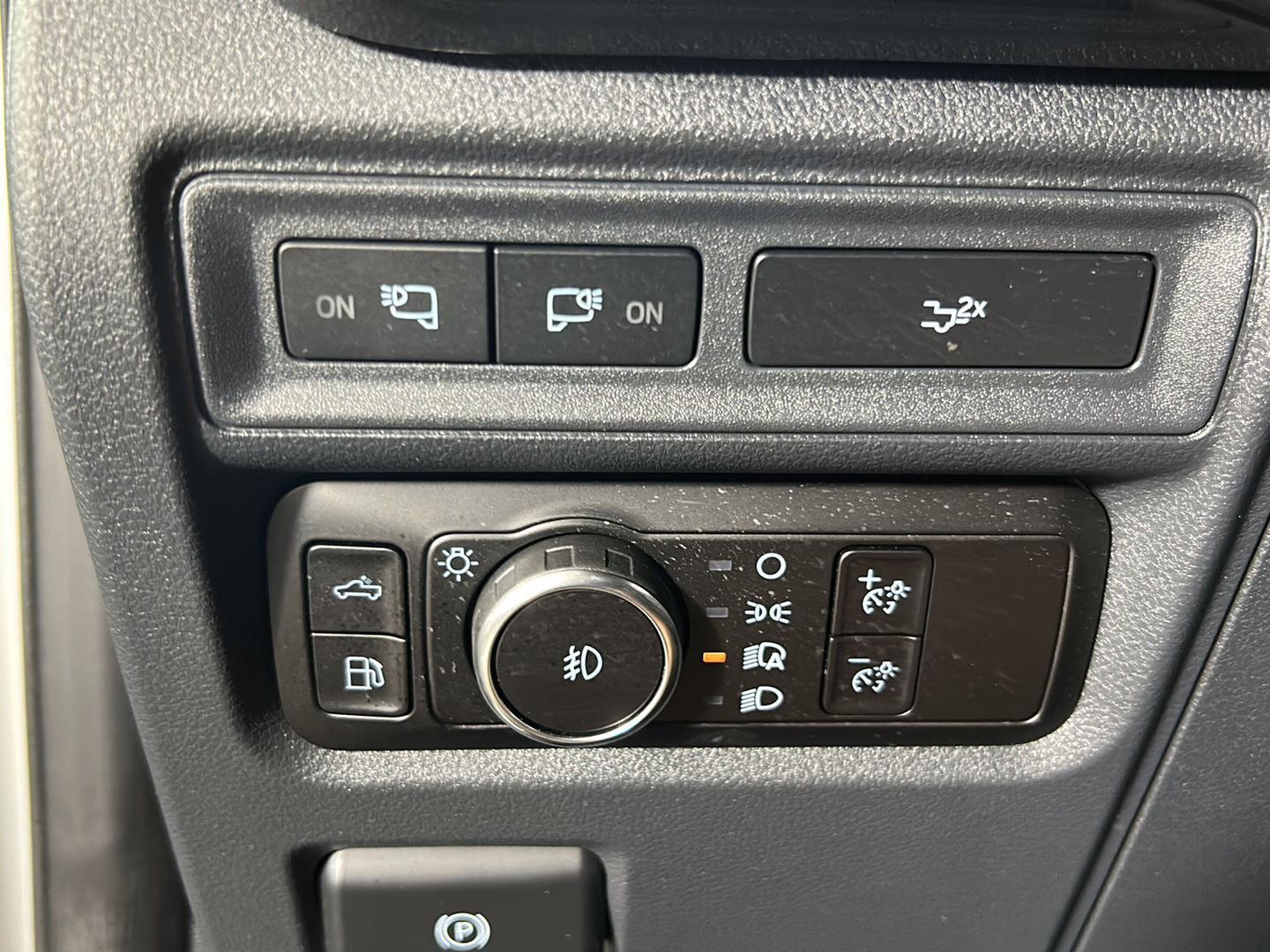 Used 2023 Avalanche Gray Ford XLT image 20